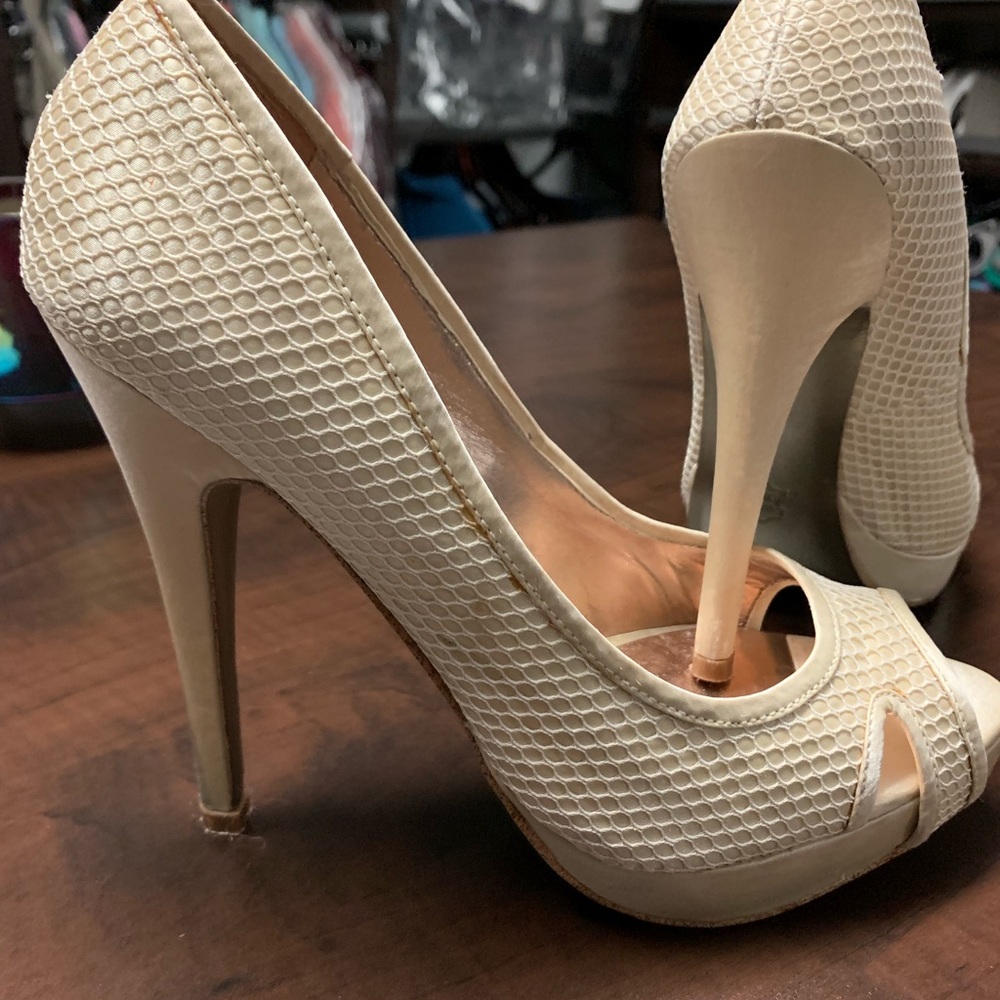 Charles David Beige high heels